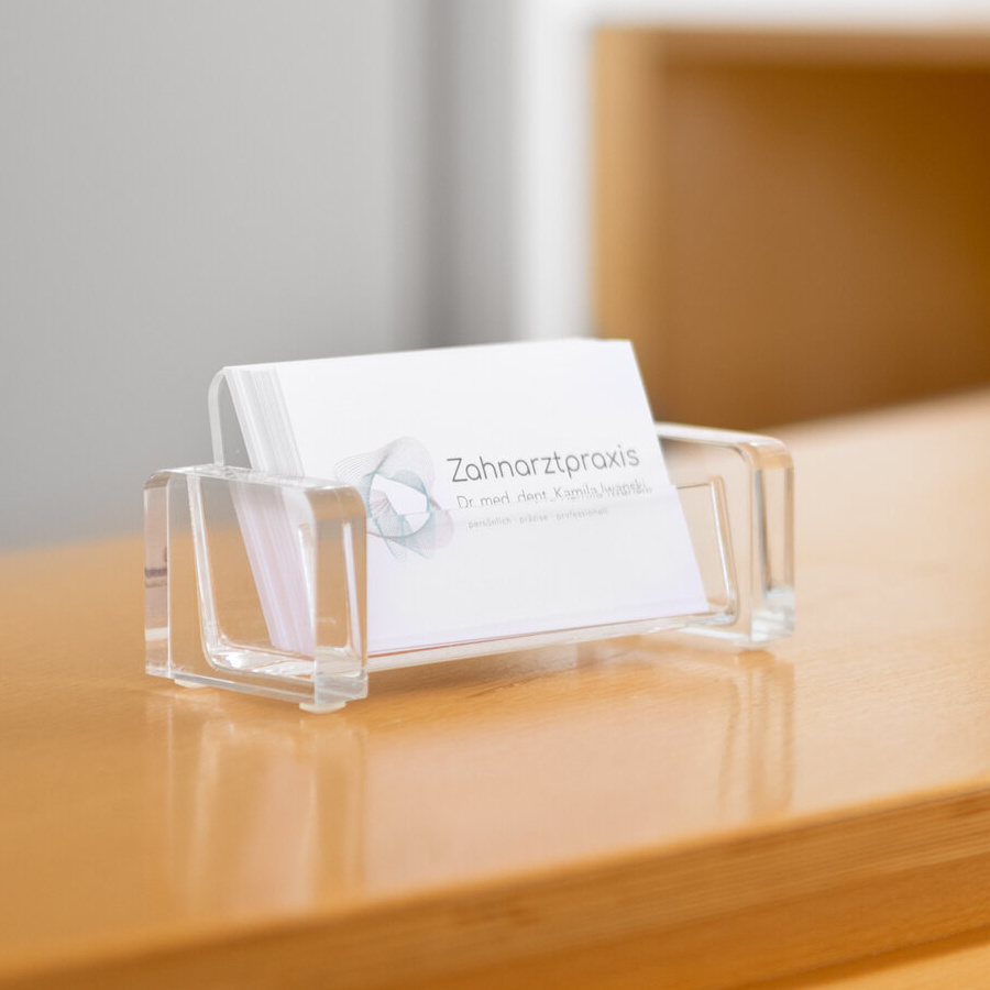 Visitenkarten der Praxis für Kinderzahnmedizin, Oralchirurgie & mehr von Dr. Iwanksi