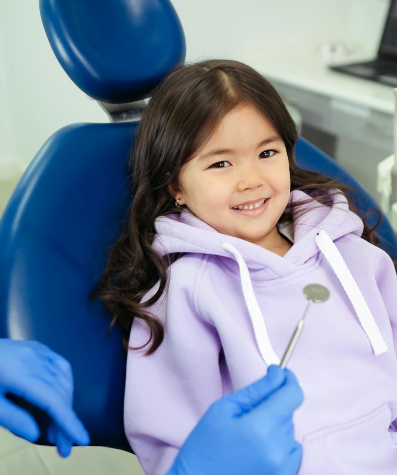 Kind in Behandlung beim Notfall-Zahnarzt Luzern